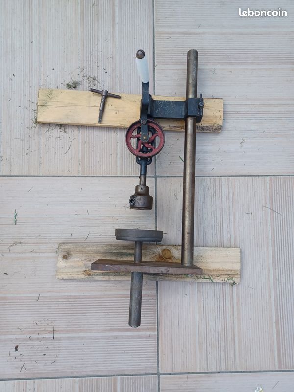 Perceuse a colonne vintage manuelle reglable (image 1)