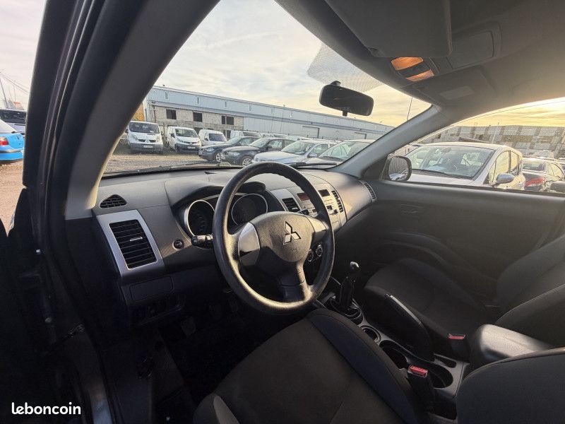 Mitsubishi OUTLANDER 2.0 MIVEC 2WD 147cv (image 11)
