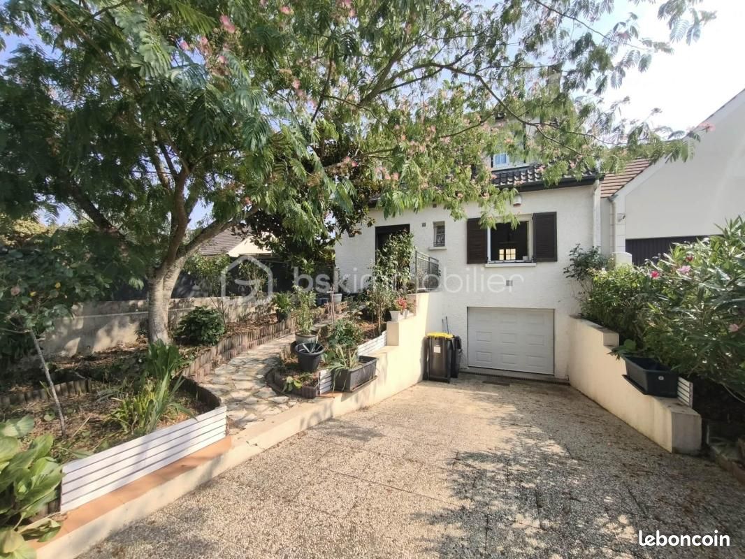 Maison 5 pièces 128 m² · à Saint-Jean-les-Deux-Jumeaux · 128 m² · 274 000 €