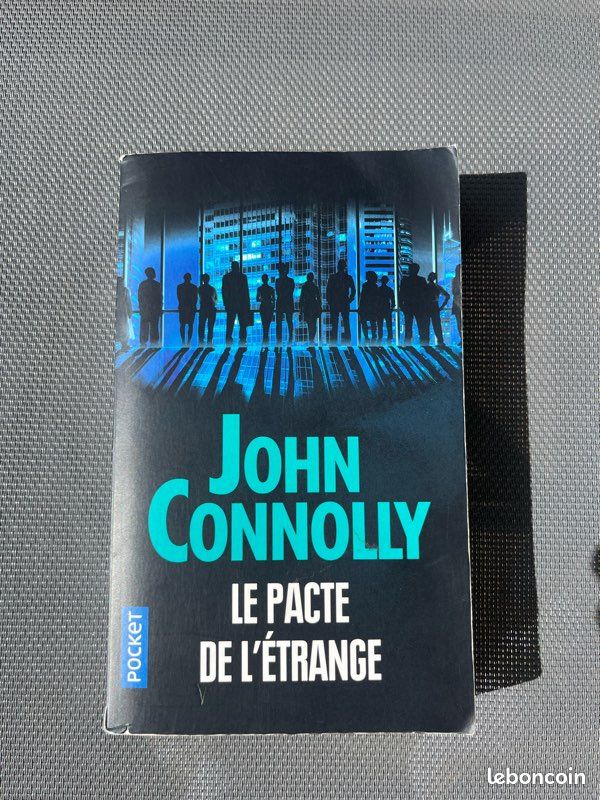 Le pacte de l'étrange de John Connolly (livre de poche) (image 1)