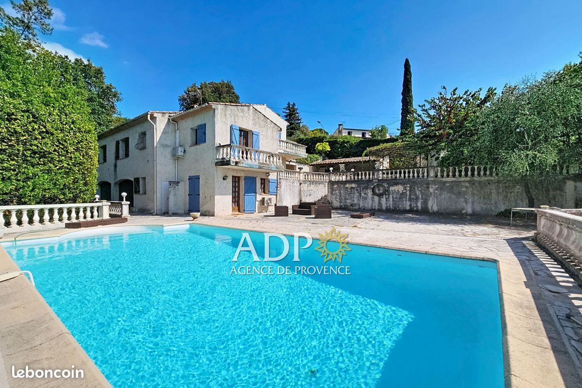 Maison 7 pièces 237 m² · à Grasse · 237 m² · 380 000 €