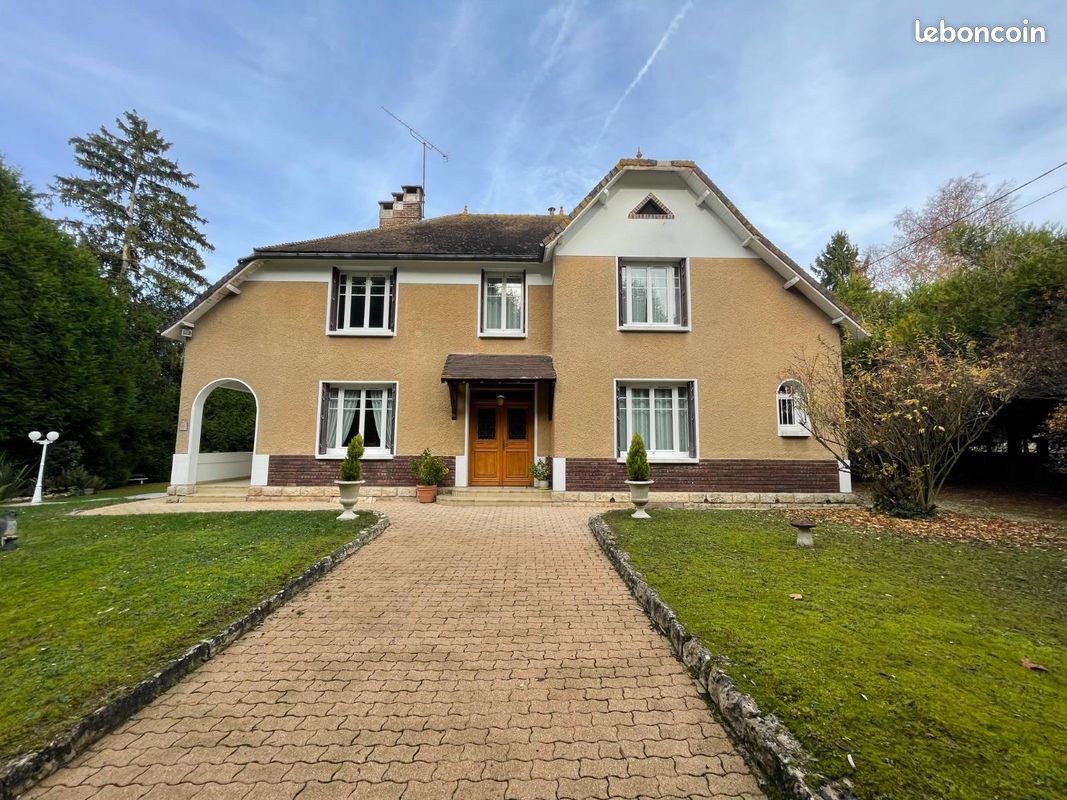 Maison 10 pièces 254 m² · à Brillecourt · 254 m² · 320 000 €