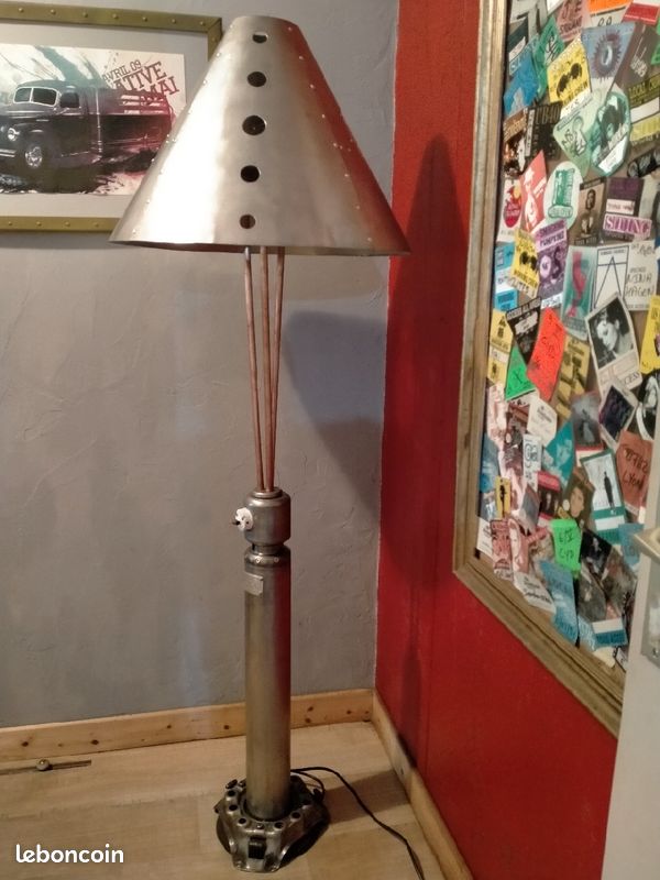 Lampadaire style industriel (image 1)