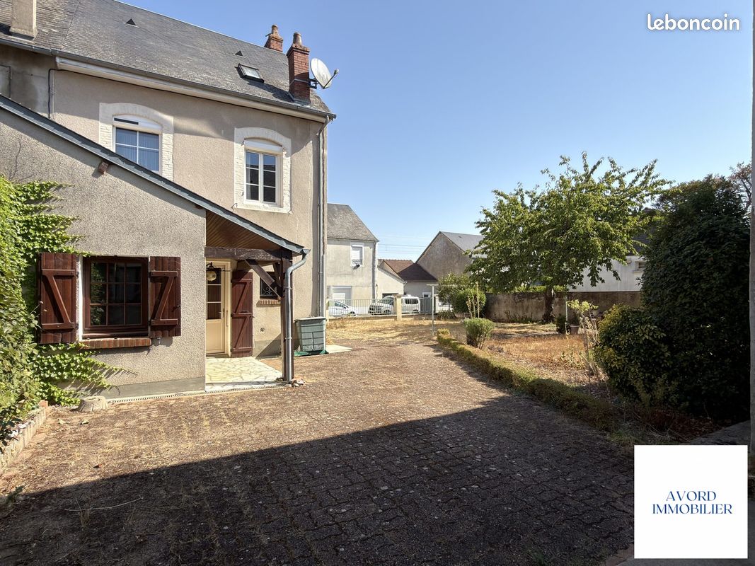 Maison 7 pièces 109 m² · à Avord · 109 m² · 107 000 €