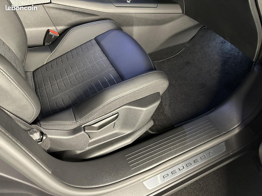 PEUGEOT 5008 1.2i Hybrid 145 e-DCS6 GT 360 7PL (image 40)