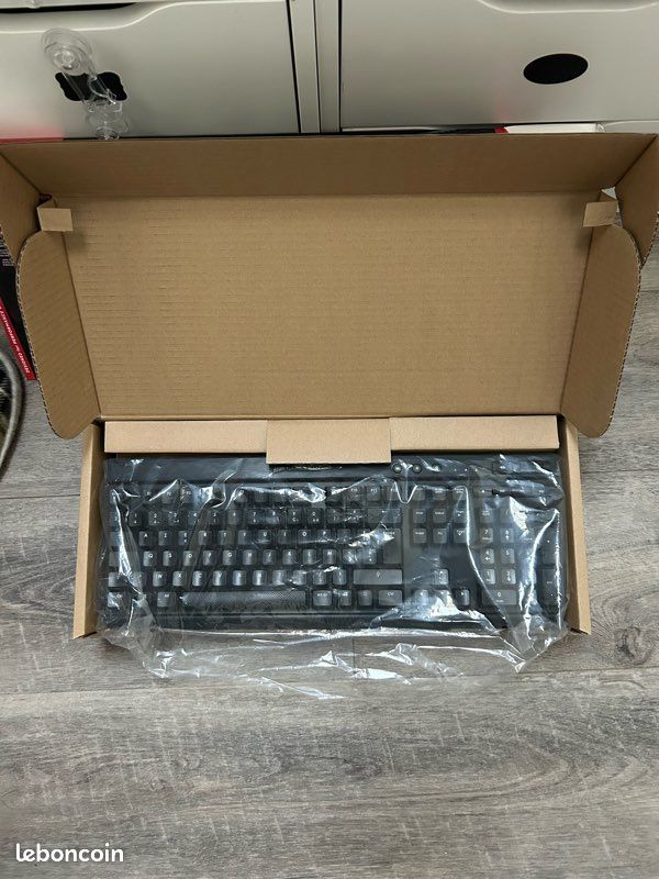 Lot Corsair Gaming – Clavier mécanique Vengeance K70 + Souris M65 RGB Elite (image 3)