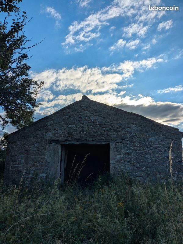Terrain zone naturelle avec grange cirque de tournemire · 15 000 €