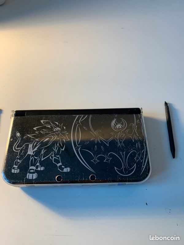 New 3ds XL dition Pokmon soleil et lune + 4 jeux pokmon - Jeux vido