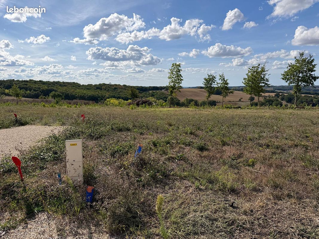 Terrain 822 m² · à Hautesvignes · 822 m² · 23 000 €
