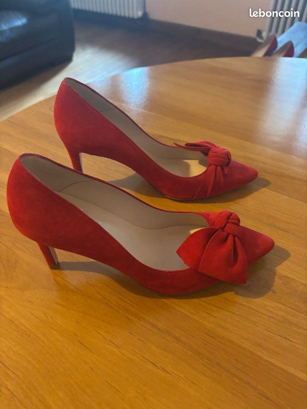 Mocassin rouge en daim (image 2)
