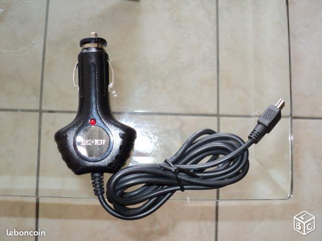 Chargeur GPS TOM TOM ET GARMIN pour allume cigare remis paris/92 et 78