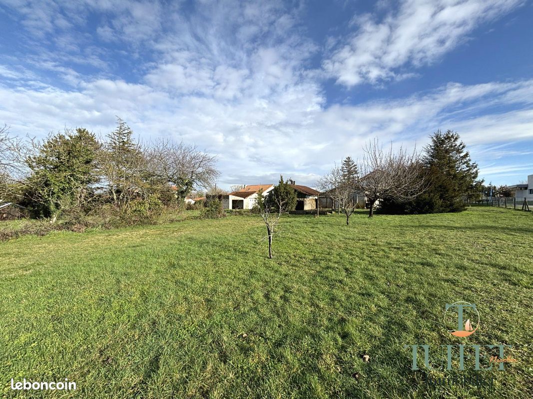Terrain 300 m² · à Chaillevette · 300 m² · 59 900 €