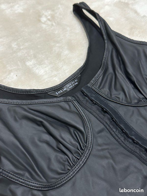 Crop top corset sans manches en cuir SHEIN - taille XS (image 2)