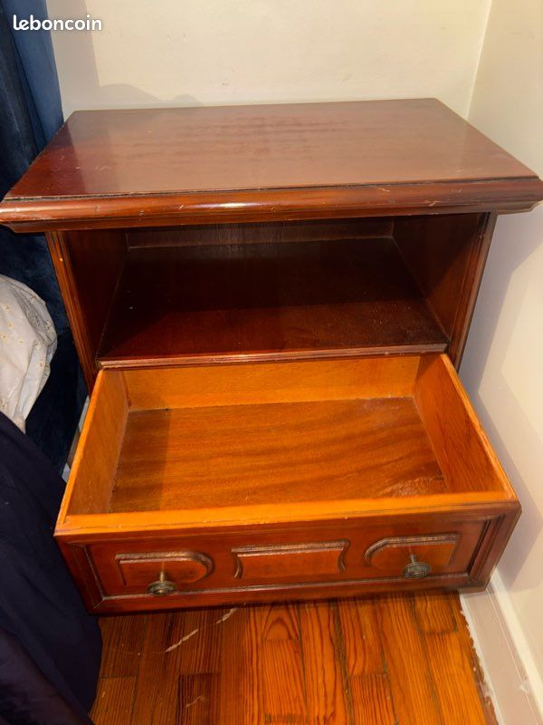 Petit meuble en bois (image 1)
