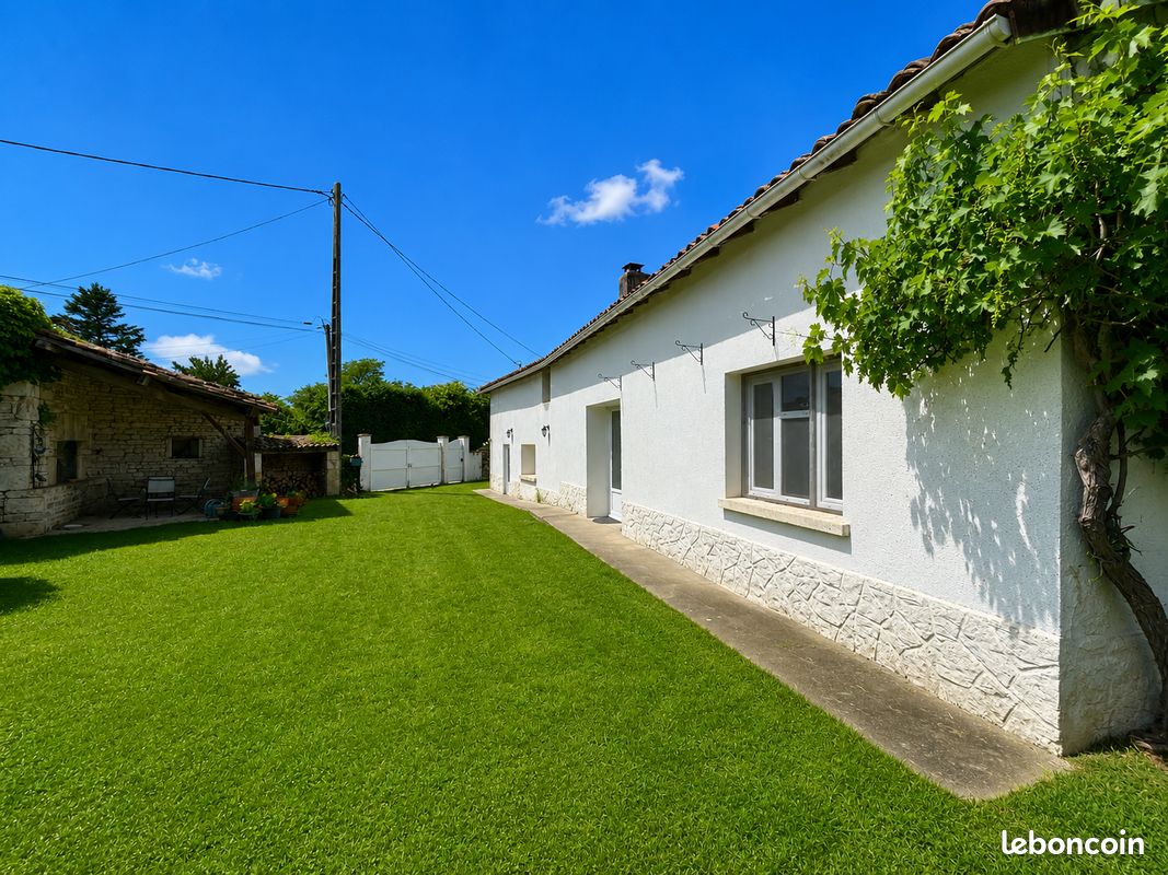 Maison 5 pièces 106 m² · à Limalonges · 106 m² · 100 000 €