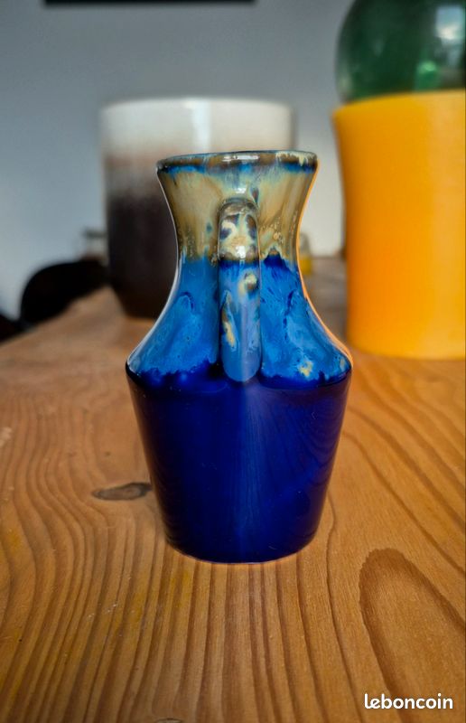 Petit vase en céramique en forme d'amphore (image 3)