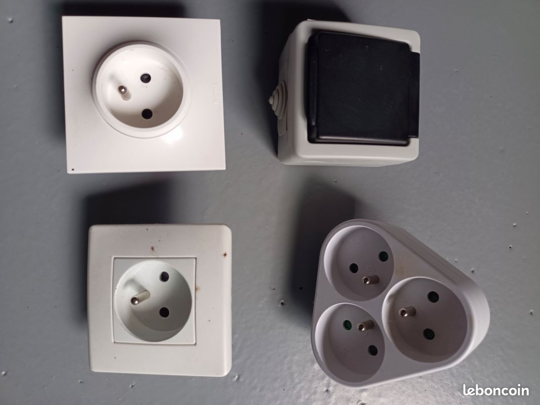 Lot de 4 prises électriques (image 1)