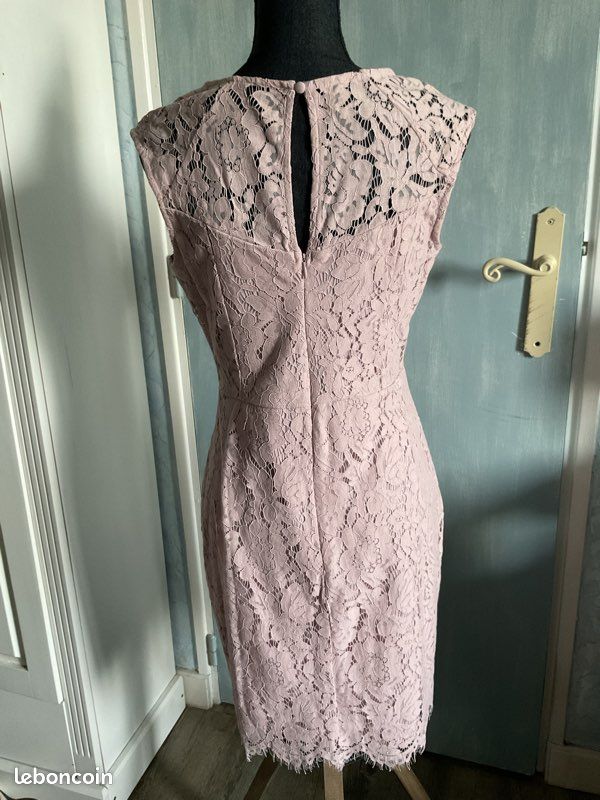 Robe fourreau dentelle ANNA FIELD couleur lilas taille 40