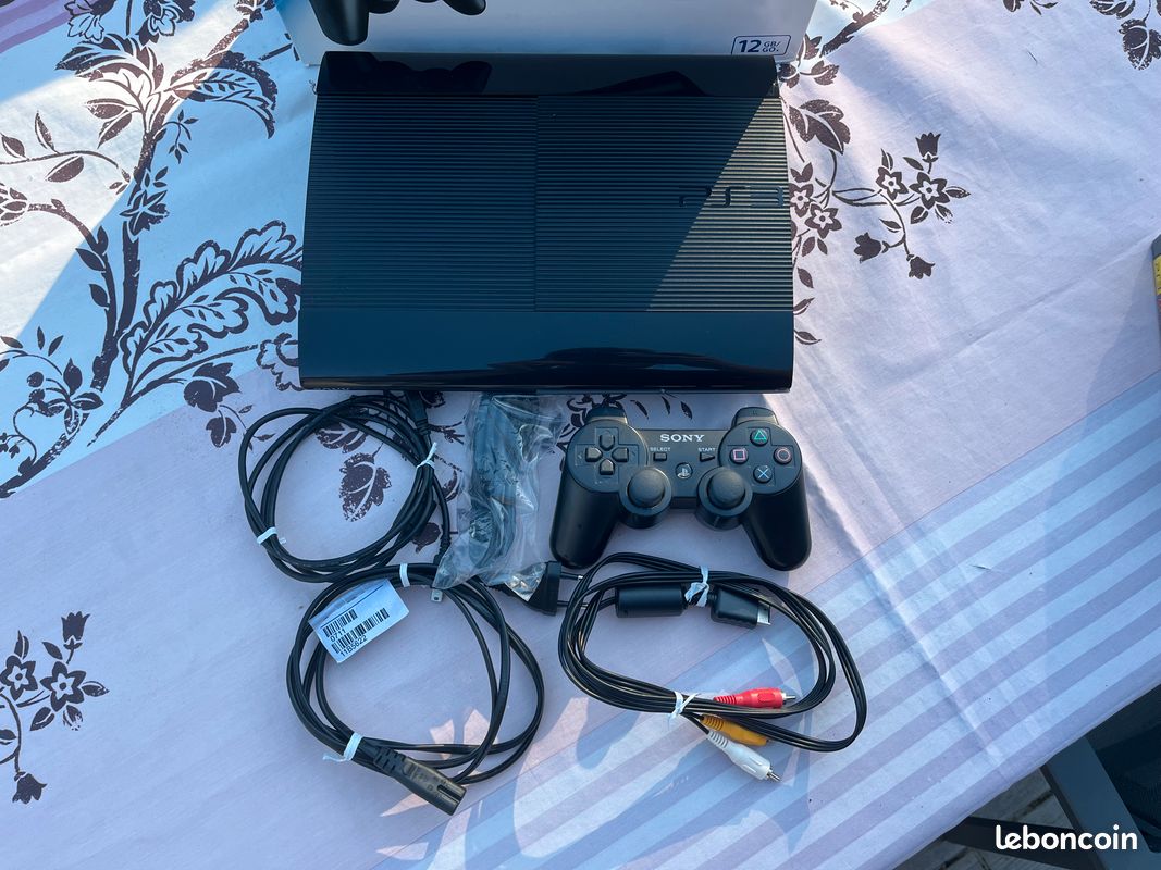 Unboxing PS3 Ultra Slim 12 Go FIFA Brésil 2014