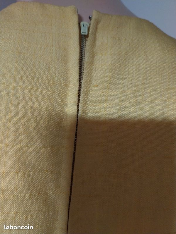 Dernière baisse de prix Vintage . Superbe robe jaune doublée, plis plats à partir de la taille (image 10)