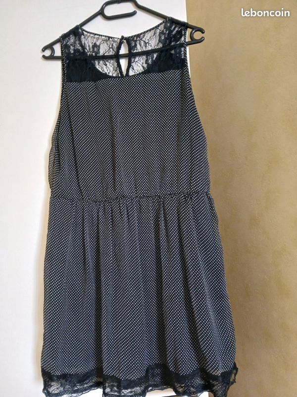 Lot 3 robes 38 (image 7)