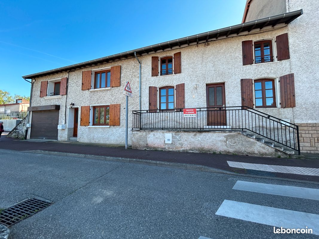 Maison 10 pièces 205 m² · à Saint-Laurent-de-Mure · 205 m² · 780 000 €