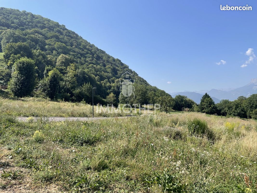 Terrain 651 m² · à Jarrie · 651 m² · 212 900 €