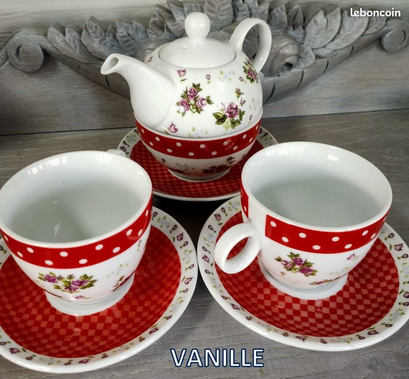Ensemble tasses soucoupes et théière fleurs roses et pois rouge et blanc La Vida V60 (image 9)