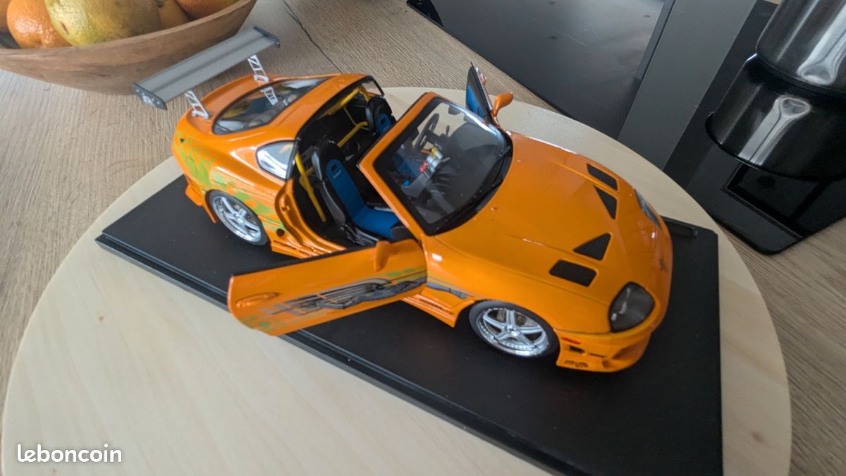 Toyota supra fast and furious solido 1/18 (image 5)
