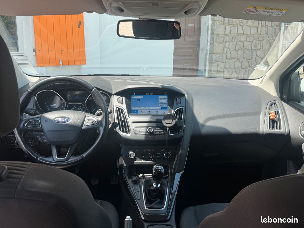 Ford Focus - 1.0 EcoBoost 125ch - Stop&Start - Titanium - Attelage - faible kilométrage (image 7)