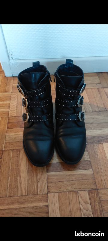 Bottines noires cloutées (image 1)