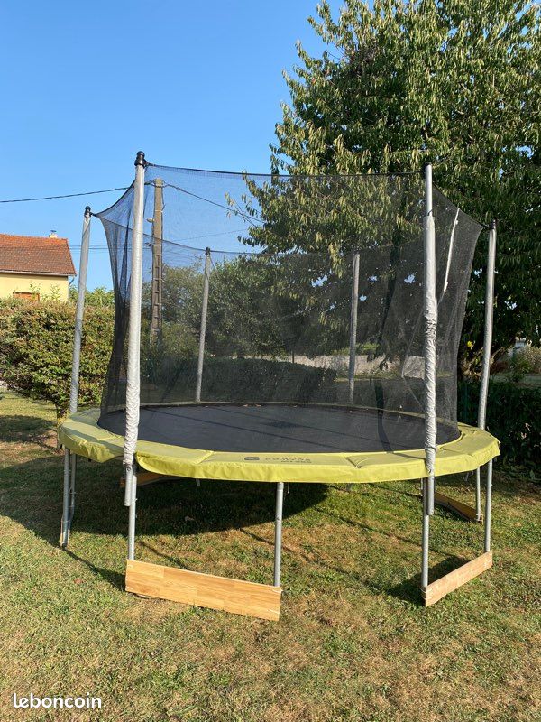 Trampoline (image 1)