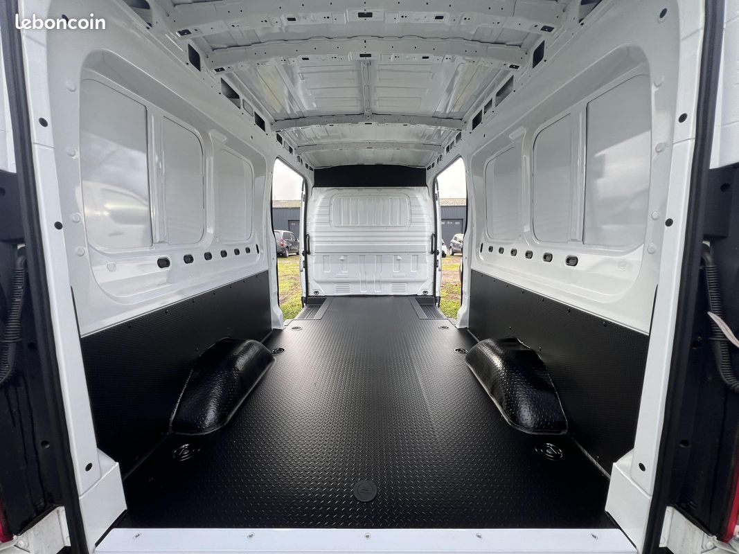 Maxus e-deliver9 fourgon double porte l3h2 72 kwh (image 8)