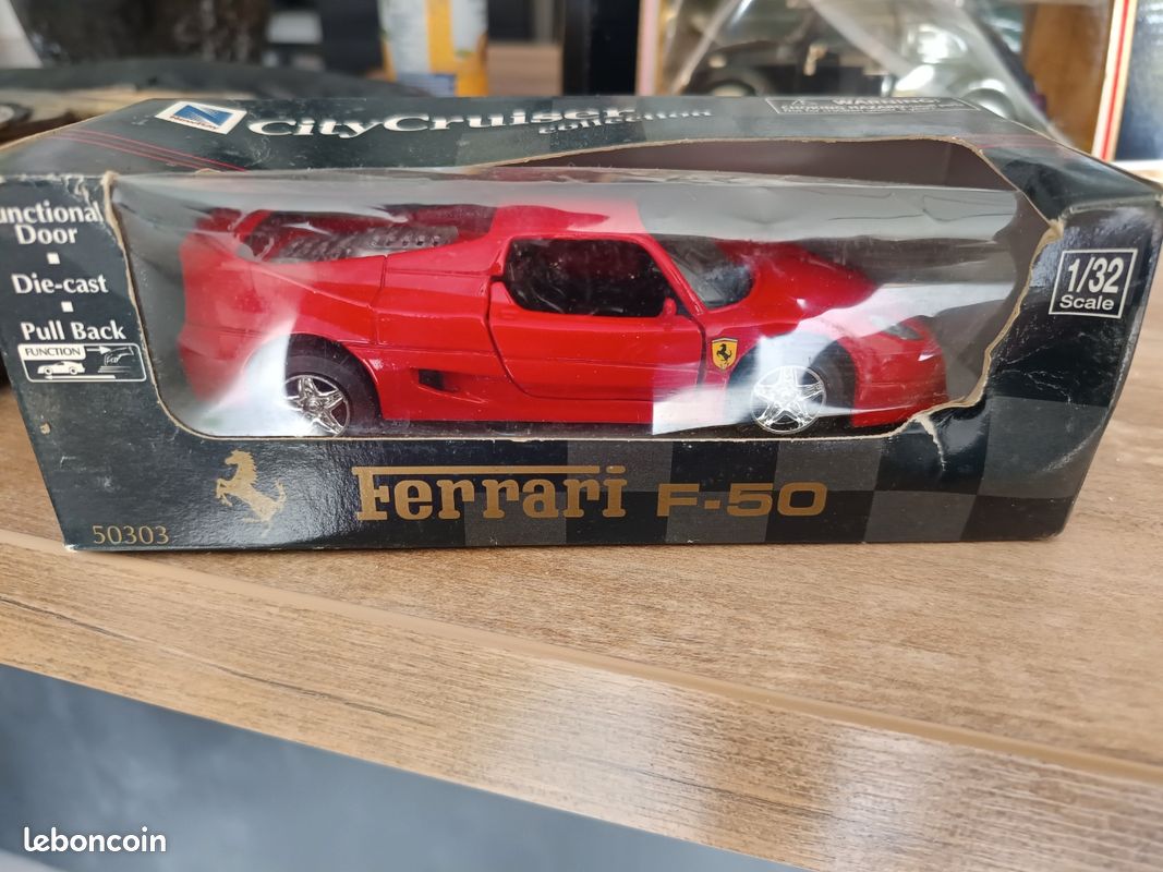 Miniature Ferrari F50 Échelle 1:32 - Petite Voiture De Collection Rouge