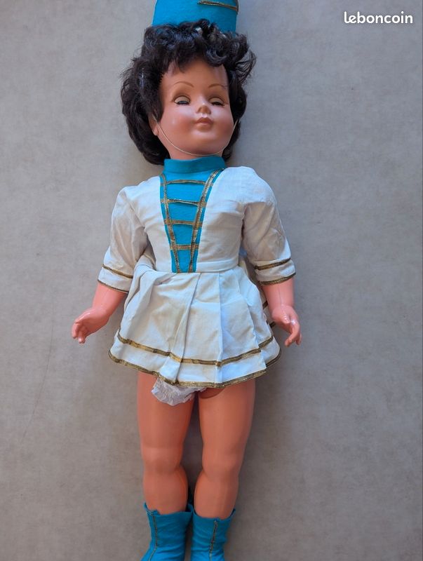 Jolie Poupée Vintage Des Années 1930 à 1980 – À Identifier, Chargée D’histoire