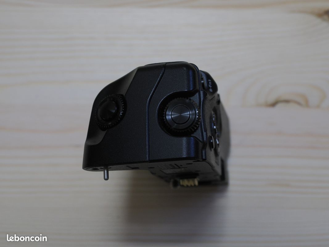Grip Olympus HLD-9, très bon état (image 2)