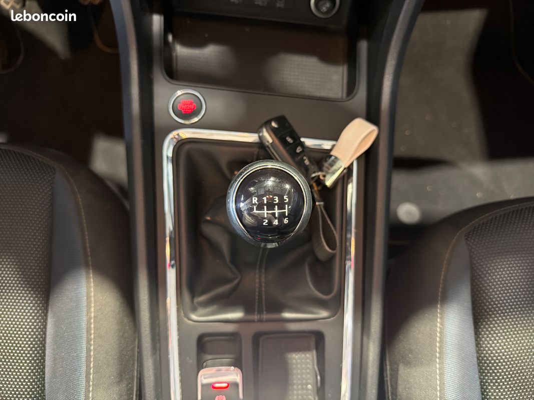 SEAT Ateca 1.6 TDI 115ch Start&Stop Style -Distribution Ok - Suivi complet - Carplay / AndroidAuto - Caméra de recul - Pneus Avants Neufs - CT Vierge - Garantie 6 mois (image 14)