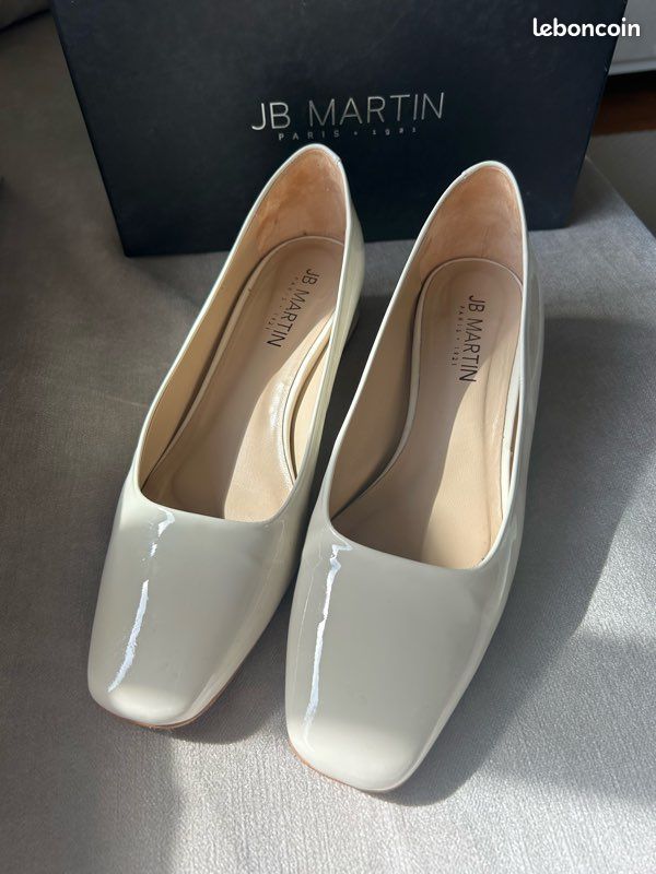 Chaussures JB Martin en cuir blanc cassé brillantes (image 1)