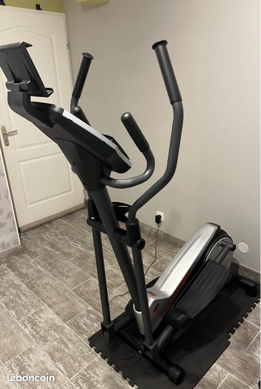 Elliptical Trainer Velo Elliptique 325 Cse Velo Elliptique 325 CSE