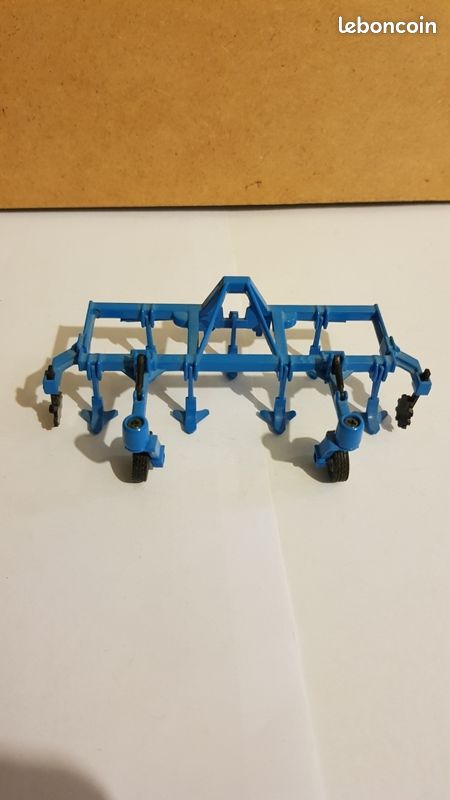 SIKU Cultivateur poussé Bremer (image 2)