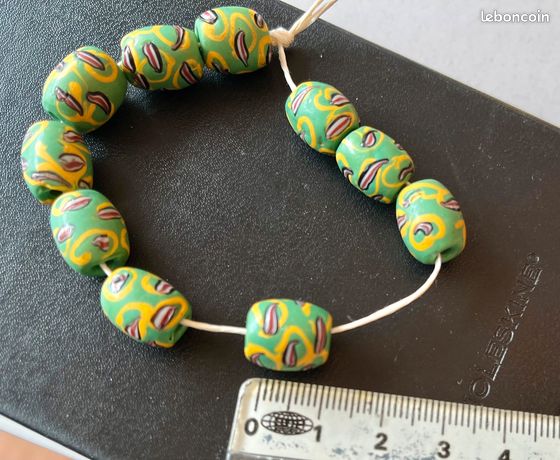 WeLoveBeads Lot De 5 Gros Dés W6 (16 Mm) – Vert à Pois Dorés, Acrylique, Fabriqué En Allemagne