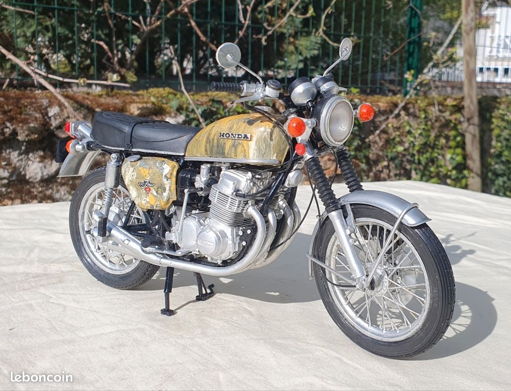 MAQUETTE MOTO 1/8 HELLER HONDA CB 750 FOUR NEUF BOITE