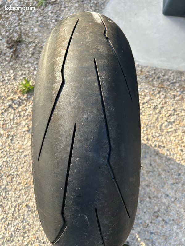 Roue AR ( jantes et pneus ) triumph street triple rs (image 3)