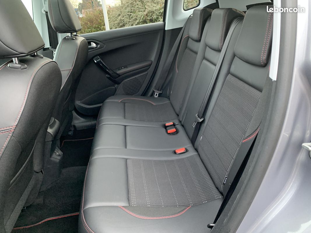 PEUGEOT 2008 1.2 PureTech 110ch S&S EAT6 GT Line (image 16)