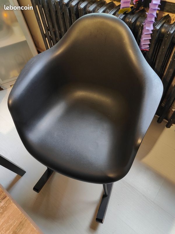 Chaise à bascule
En très bon état
20 à récupérer sur Blyes (image 2)