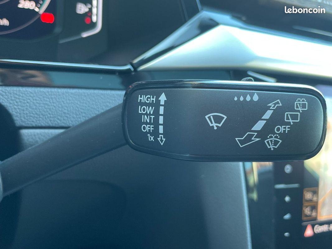 VOLKSWAGEN ARTEON SHOOTING BRAKE 2.0 TDI EVO SCR 150 DSG7 R-Line - TOIT OUVRANT - PNEUS NEUF (image 17)