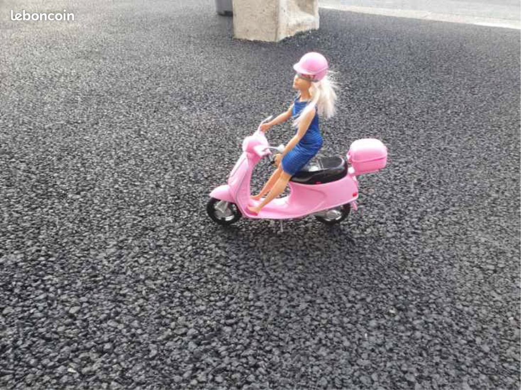 Scooter Barbie (image 2)