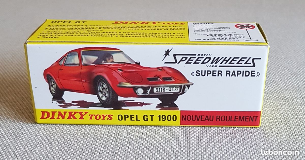 Dinky Atlas Opel Commodore 1420 – 1/43 – Rouge – Avec Panneau Douane Et Fascicule – Neuf