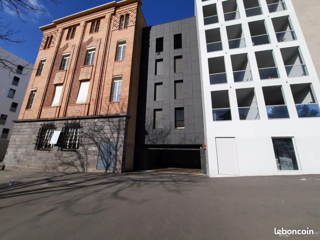 Parking 15 m² · à Clermont-Ferrand · 15 m² · 91 €/mois