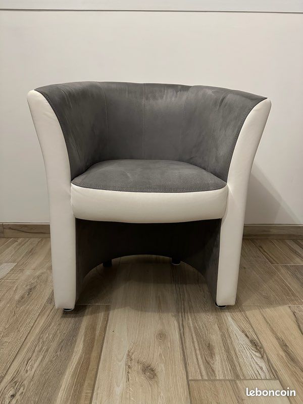 Fauteuil moderne blanc (image 1)